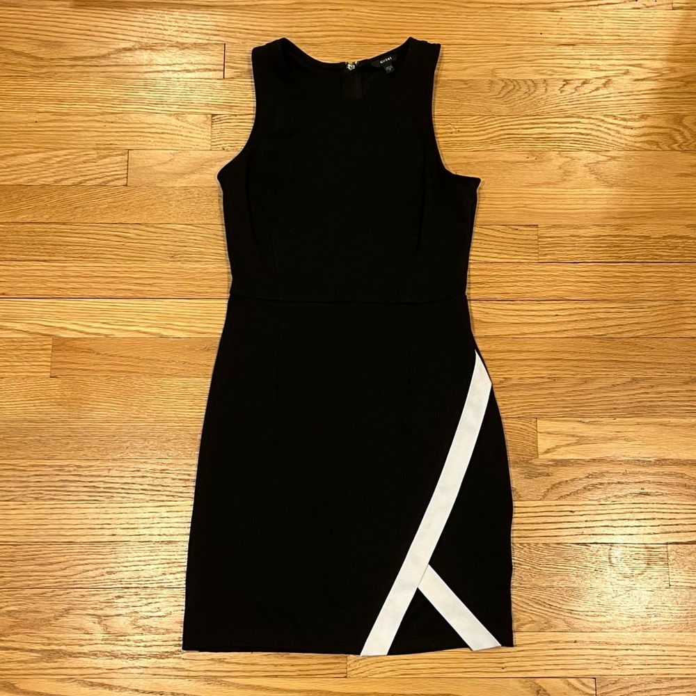 Black and white sleeveless bodycon dress. Guess size M